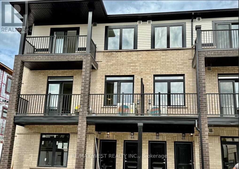 40 Thatcher Dr in Guelph, ON - Building Photo