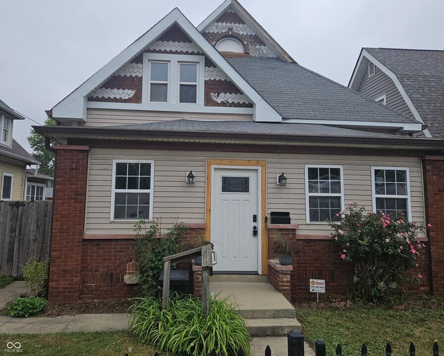 814 E Raymond St in Indianapolis, IN - Building Photo