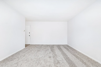 2214 Country Club Dr in Woodridge, IL - Building Photo - Building Photo