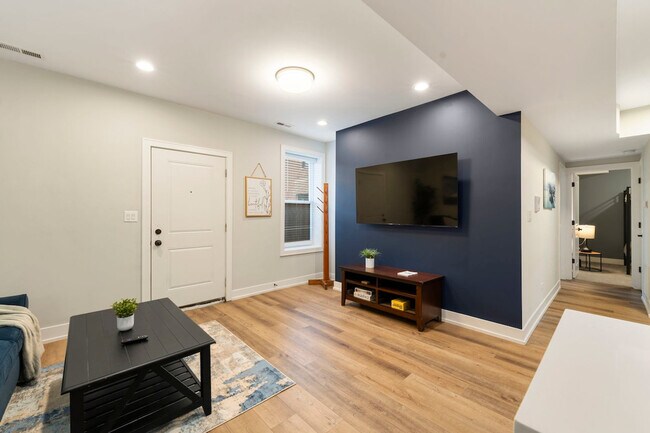 2207 W 18th St in Chicago, IL - Building Photo - Building Photo