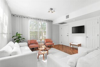 927 Euclid Ave in Miami Beach, FL - Building Photo - Building Photo