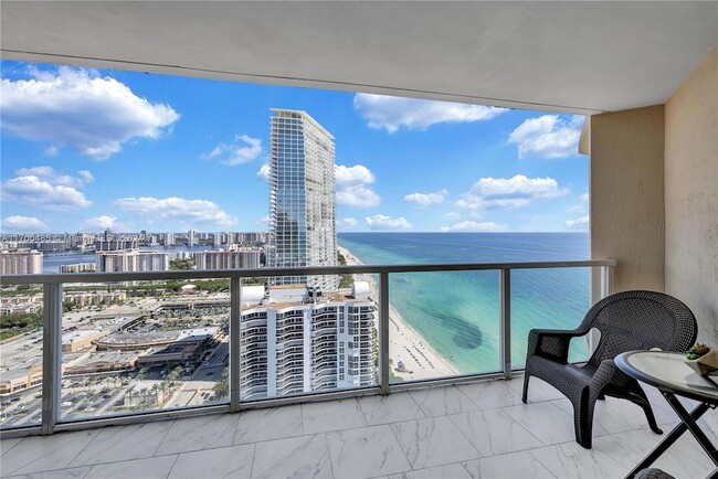 16699 Collins Ave, Unit 3904 in Sunny Isles Beach, FL - Foto de edificio - Building Photo