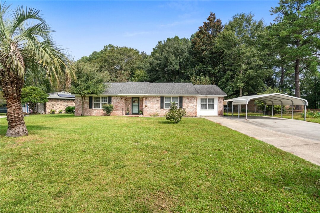208 James St in Summerville, SC - Building Photo