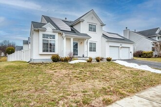 51 Cherrywood Dr in Piscataway, NJ - Building Photo - Building Photo