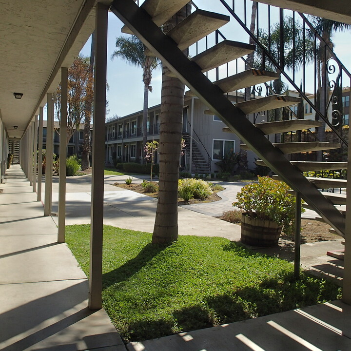 Carriage House in Santa Clara, CA - Building Photo