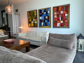 7901 Hispanola Ave in North Bay Village, FL - Foto de edificio - Building Photo