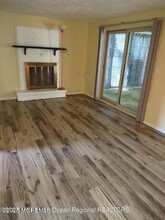 16 Oak Leaf Ln in Toms River, NJ - Foto de edificio - Building Photo