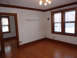 1752 Shields Ave, Unit #4 in St. Paul, MN - Foto de edificio - Building Photo