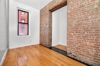 551 Hudson St in New York, NY - Building Photo - Building Photo