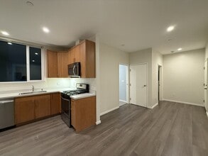 562 29th St in Oakland, CA - Building Photo - Building Photo