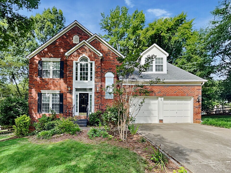 8934 Tartan Ridge Dr in Huntersville, NC - Building Photo