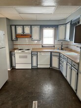 926 Kern St in Waterloo, IA - Building Photo - Building Photo