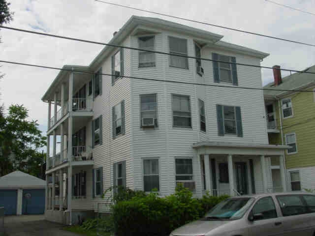 22 Knight St in Central Falls, RI - Foto de edificio
