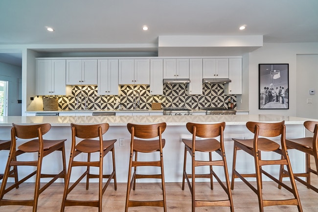 152 Serrano Ave in Los Angeles, CA - Building Photo - Building Photo