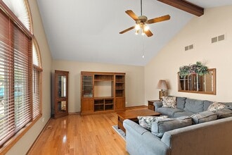1910 Calla Dr in Joliet, IL - Building Photo - Building Photo