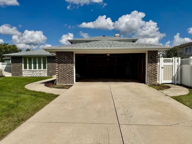 8440 Anvil Pl in Tinley Park, IL - Building Photo - Building Photo