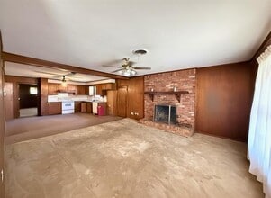 411 E Avenue G in Midlothian, TX - Building Photo - Building Photo