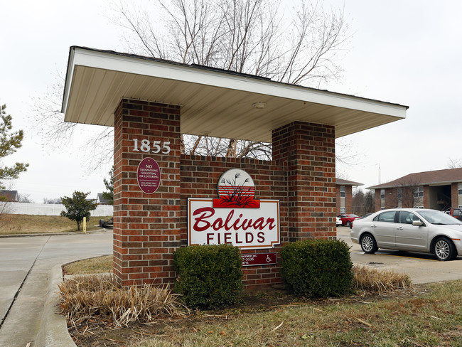 Bolivar Fields in Bolivar, MO - Foto de edificio - Building Photo