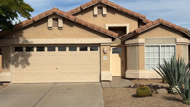 7260 E Softwind Dr in Scottsdale, AZ - Foto de edificio - Building Photo