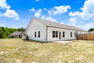 103 Drake Village Dr in Goldsboro, NC - Building Photo - Building Photo