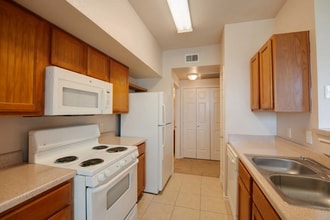 Heritage Estates in Houston, TX - Foto de edificio - Building Photo