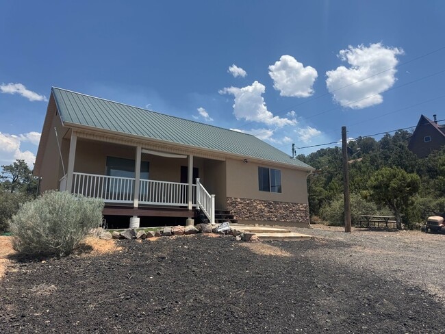 property at 148 E Hunter Ln
