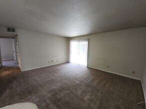 4470 Sandy River Dr in Las Vegas, NV - Building Photo - Building Photo