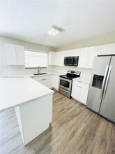 2460 SW 16th St in Miami, FL - Building Photo - Building Photo