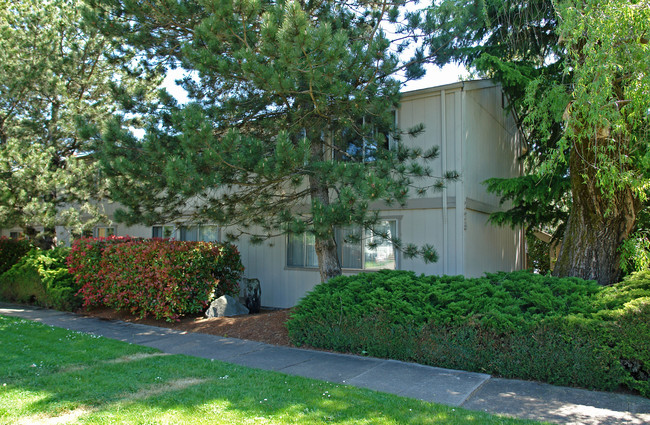 Willow Tree Apartments in Corvallis, OR - Building Photo - Building Photo