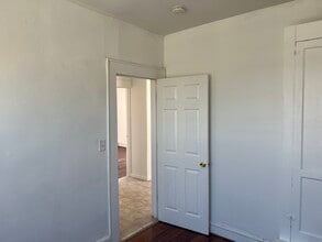 247 Elm St, Unit 2 in Elmwood Park, NJ - Building Photo - Building Photo