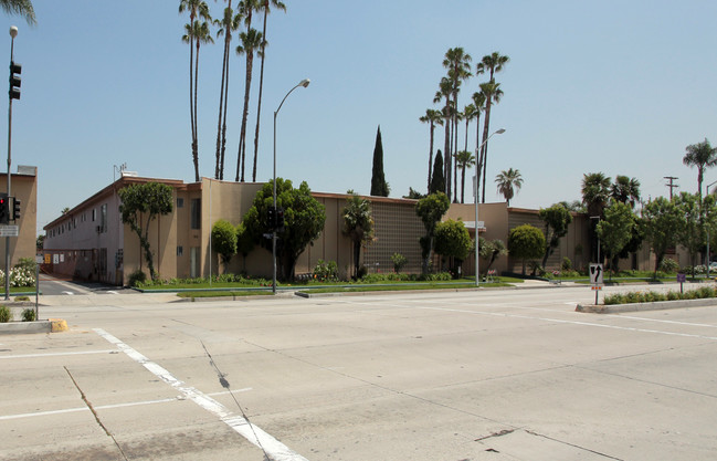 La Rue Apartments in Downey, CA - Building Photo - Building Photo