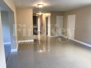 221 N 65th Way in Hollywood, FL - Building Photo - Building Photo