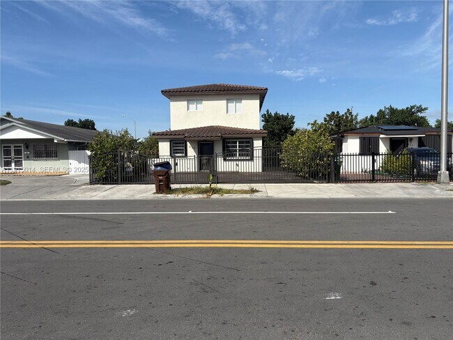 819 E 26th St in Hialeah, FL - Building Photo - Building Photo
