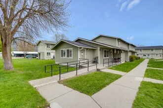 402 S 5th St E in Chewelah, WA - Building Photo - Building Photo