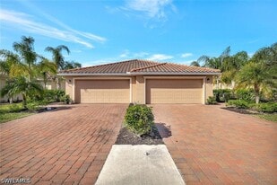 2567 Vine Ave in Naples, FL - Building Photo