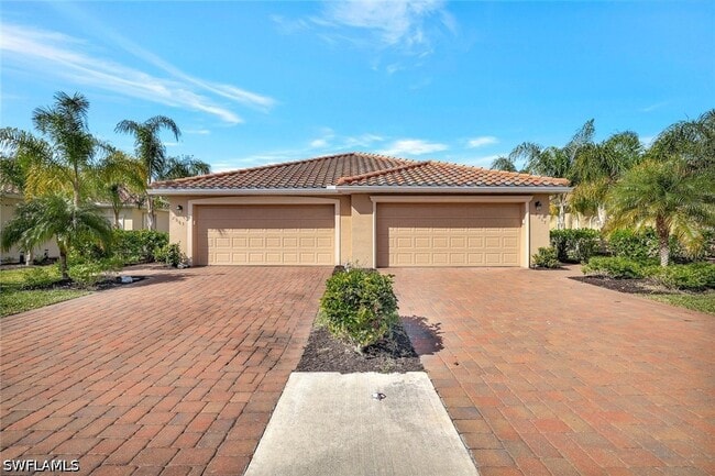 2567 Vine Ave