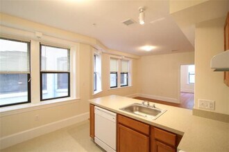 859 Massachusetts Ave, Unit 1 in Cambridge, MA - Building Photo - Building Photo