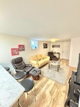 529 York St in Fredericton, NB - Building Photo - Building Photo