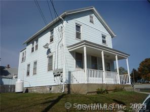 32 Ledyard Ave in Groton, CT - Building Photo