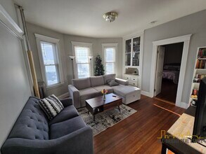 317 Summit Ave, Unit 4 in Boston, MA - Foto de edificio - Building Photo