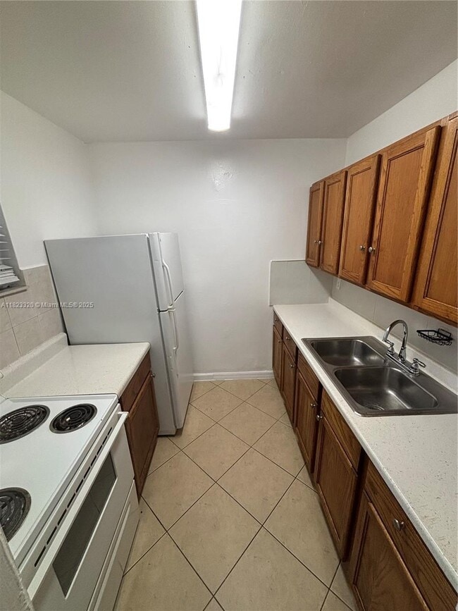 7841 Johnson St in Pembroke Pines, FL - Building Photo - Building Photo