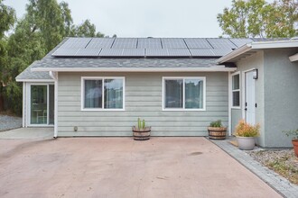 290 Elvado Way in San Diego, CA - Building Photo - Building Photo