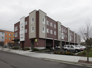 New Columbia - HOA in Portland, OR - Foto de edificio - Building Photo