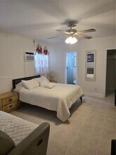5712 Hollywood Blvd in Hollywood, FL - Foto de edificio - Building Photo