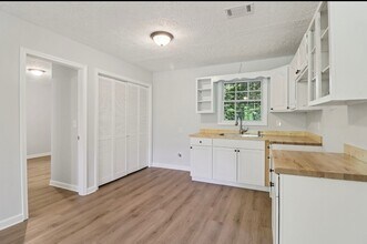 231 Brock Dr, Unit In-Law Apartment in Dallas, GA - Building Photo - Building Photo