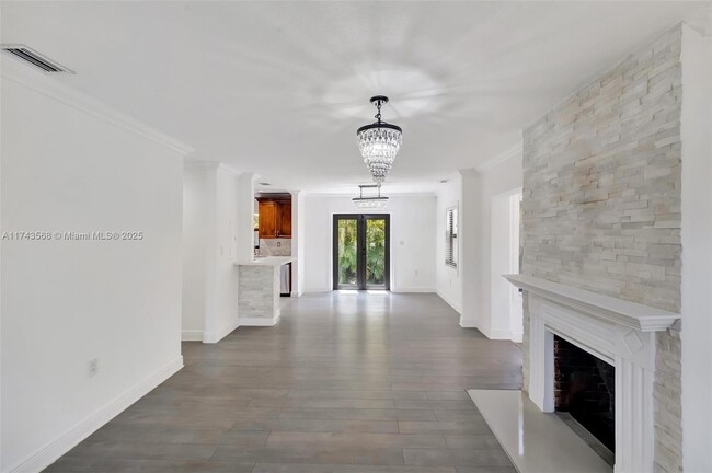 135 Ponce de Leon in Coral Gables, FL - Building Photo - Building Photo