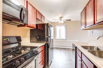 Christmas Lake Manor Apartments in Excelsior, MN - Foto de edificio - Interior Photo