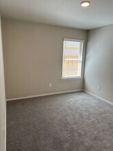 1111 Highgarden Dr in Navasota, TX - Building Photo - Building Photo