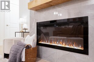 1695 Dersan St in Pickering, ON - Building Photo