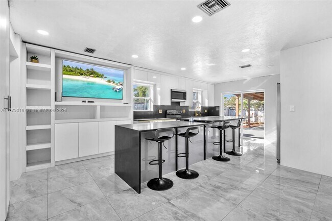 7151 Taft St in Hollywood, FL - Building Photo - Building Photo
